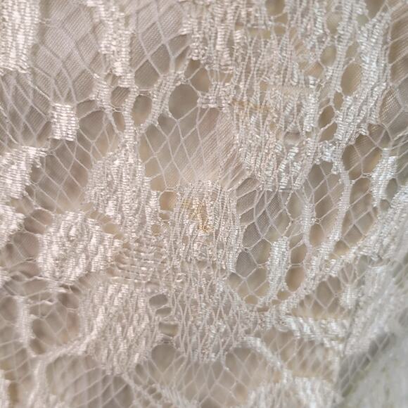 Wedding Dress Vintage Ivory Lace (flaw) - Picture 10 of 10